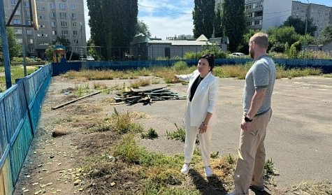 В Оренбурге продолжают ремонтировать хоккейные корты